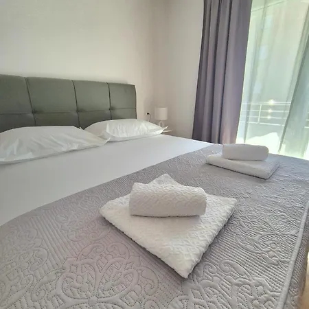 M&m-sea View & Private Parking