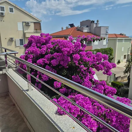 M&m-sea View & Private Parking Apartman