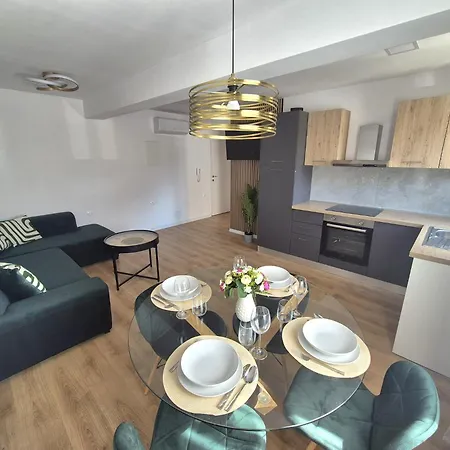 M&m-sea View & Private Parking Apartment