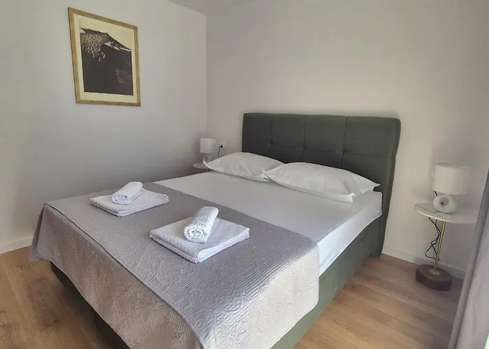 M&m-sea View & Private Parking